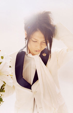 http://www.cdjapan.co.jp/jpop/essentials/miyavi/img/main.jpg